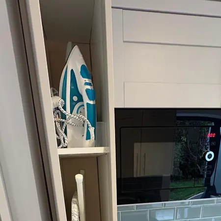 Luxury Apartment- Sleeps 2 -patio- Parking