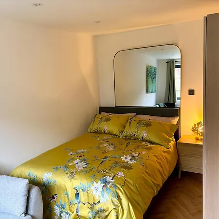 Apartman Luxury Apartment- Sleeps 2 -patio- Parking