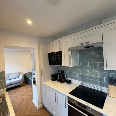 Luxury Apartment- Sleeps 2 -patio- Parking Apartman