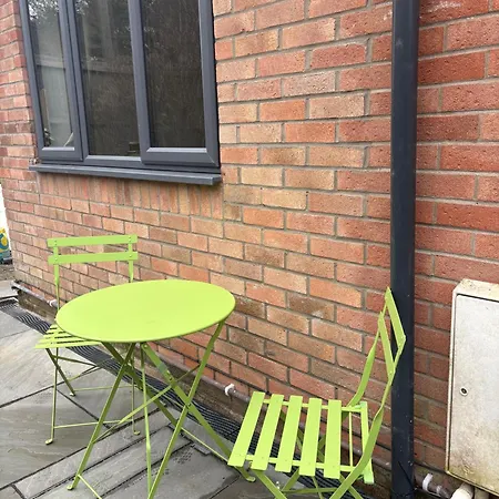 Luxury Apartment- Sleeps 2 -patio- Parking Bristol