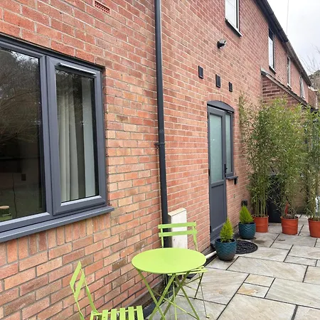 Daire Luxury Apartment- Sleeps 2 -patio- Parking