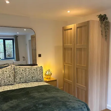 Luxury Apartment- Sleeps 2 -patio- Parking Apartamento Bristol