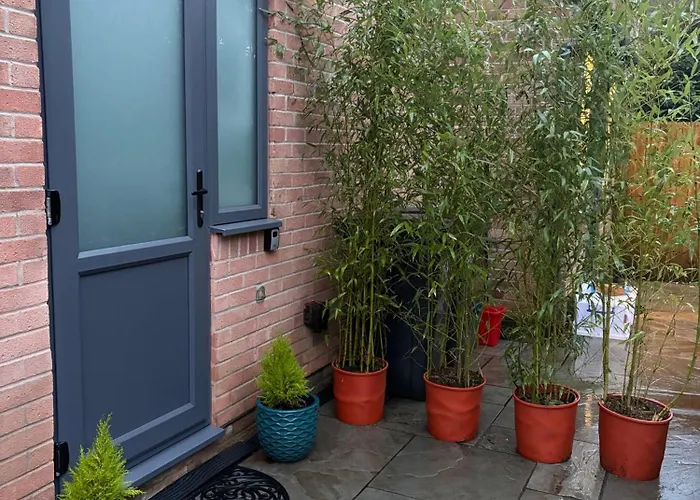 Luxury Apartment- Sleeps 2 -patio- Parking Bristol