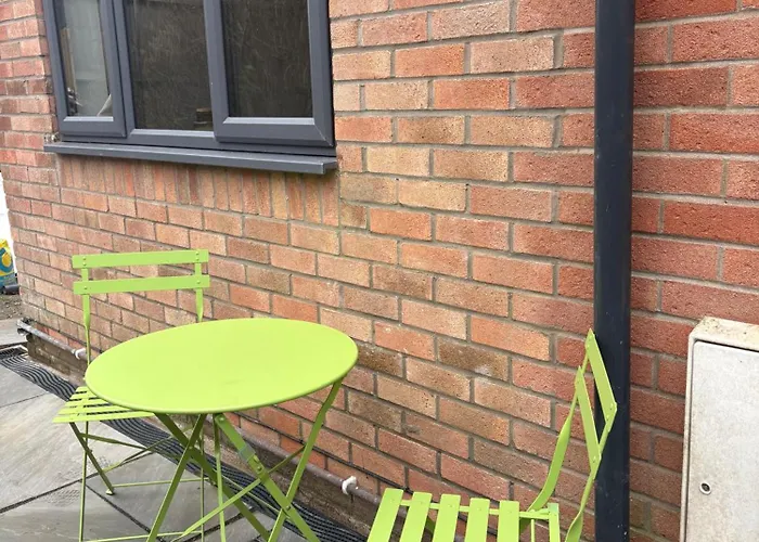 Luxury Apartment- Sleeps 2 -patio- Parking Bristol