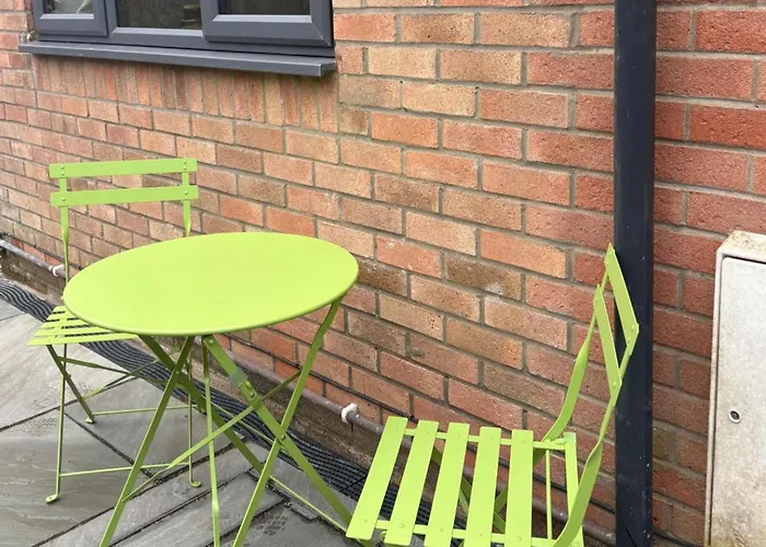 Luxury Apartment- Sleeps 2 -patio- Parking Daire *