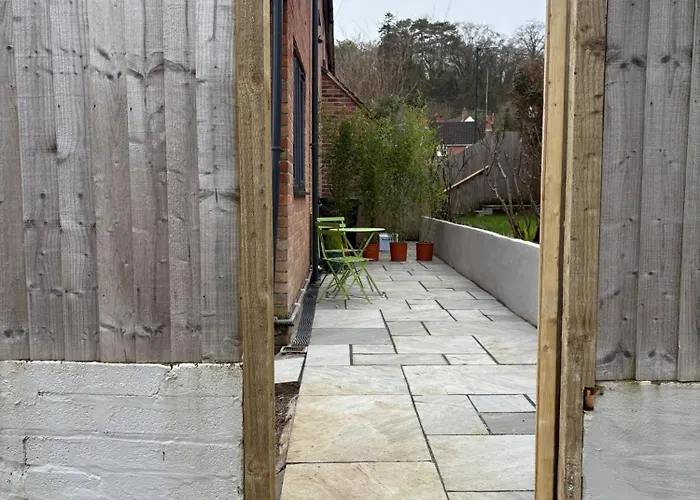 Daire Luxury Apartment- Sleeps 2 -patio- Parking