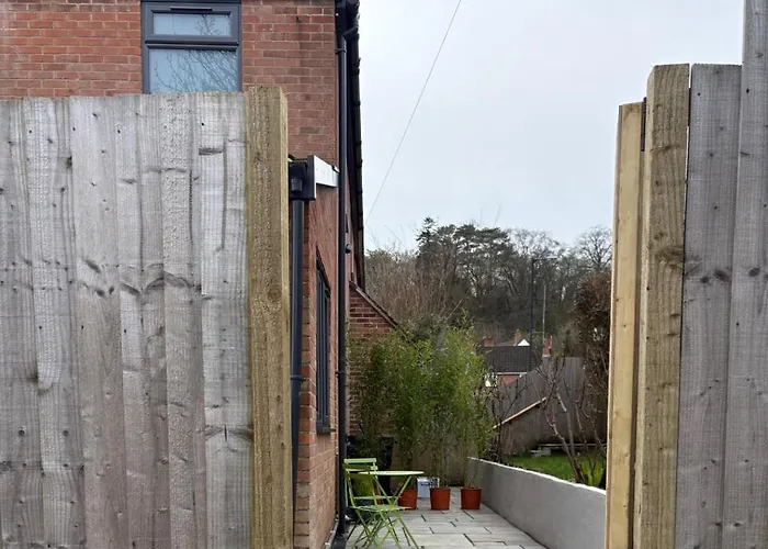 Luxury Apartment- Sleeps 2 -patio- Parking Apartmán