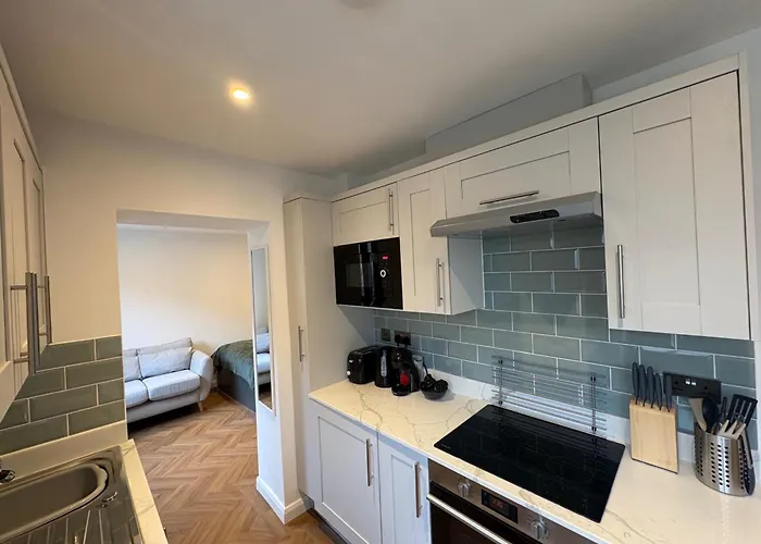 Luxury Apartment- Sleeps 2 -patio- Parking Daire