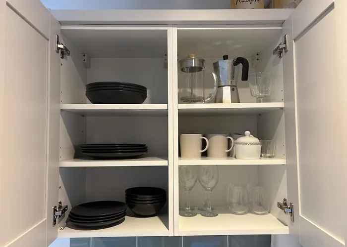 Luxury Apartment- Sleeps 2 -patio- Parking