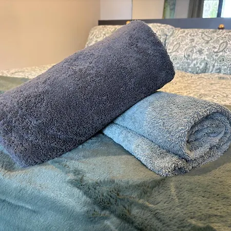 Luxury Apartment- Sleeps 2 -patio- Parking * 브리스틀