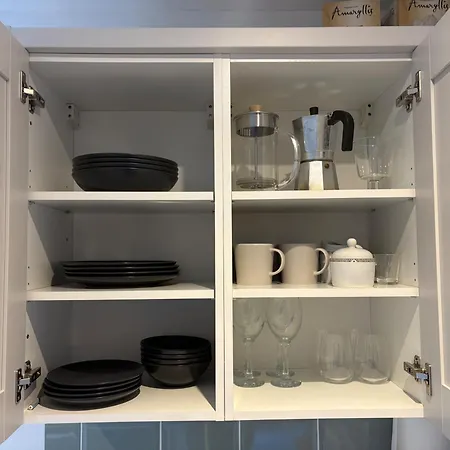 Luxury Apartment- Sleeps 2 -patio- Parking