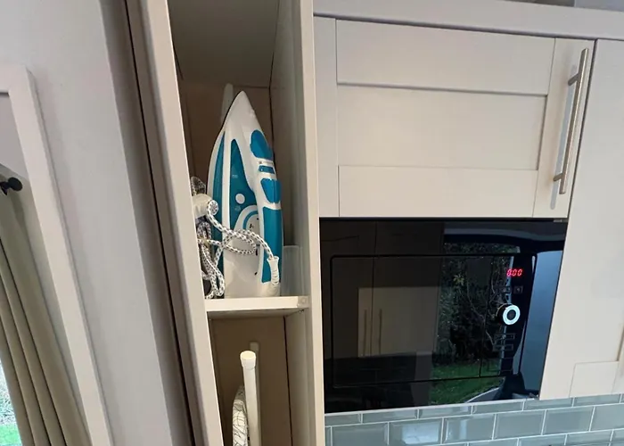 Luxury Apartment- Sleeps 2 -patio- Parking