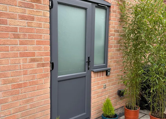 Luxury Apartment- Sleeps 2 -patio- Parking Apartment Bristol