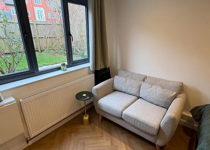 아파트 Luxury Apartment- Sleeps 2 -patio- Parking *