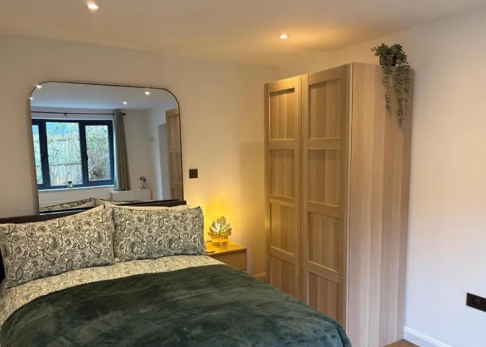 Luxury Apartment- Sleeps 2 -patio- Parking 아파트 브리스틀